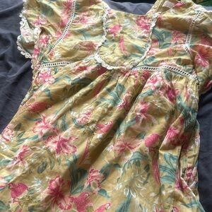 Tunic style 6y dress with tropical design and wonderful details.